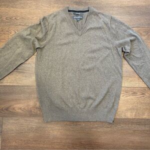 Eddie Bauer Men's cotton cashmere V-Neck Sweater in Taupe